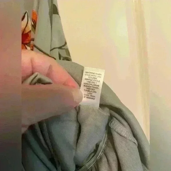 Est 1946 Sage Floral Summer Dress
Size Large - Picture 5 of 6